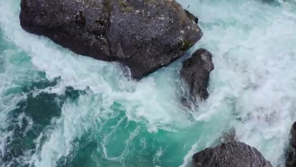 Top View Strong Current Blue River Rocky Cliff Közepén Strynben — Stock videók