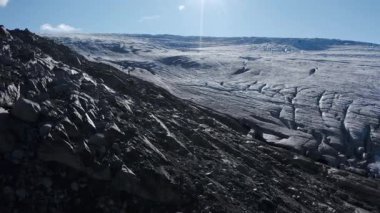 Donmuş, hava aracıyla vurulan dev beyaz buzullar.