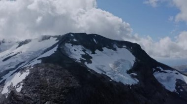 Troms og Finnmark, Norveç 'te karların üzerinde uçan drone atışı dağları kapladı