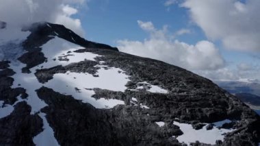Troms og Finnmark, Norveç 'te karların üzerinde uçan drone atışı dağları kapladı