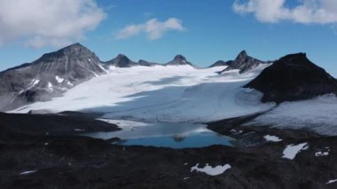 Troms og Finnmark, Norveç 'te karların üzerinde uçan drone atışı dağları kapladı