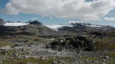 Troms og Finnmark, Norveç 'te karların üzerinde uçan drone atışı dağları kapladı