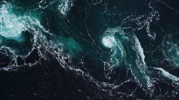 Beelden Van Abstracte Waterstromingen Stroomversnellingen Draaikolken Fjord Saltstraumen Noorwegen — Stockvideo