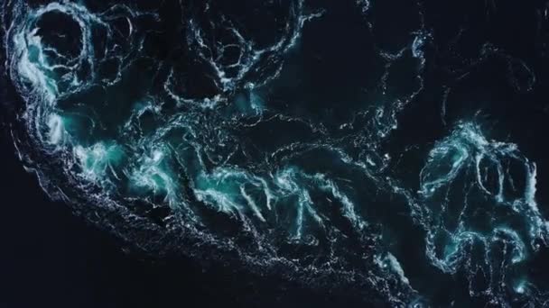 当前的盐水 在涨潮时大量的水流入峡湾 — 图库视频影像
