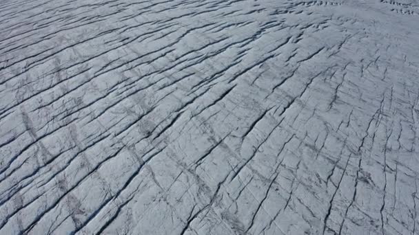北極雪極凍結ツンドラ 北極圏の山の峰です 氷河の谷の傾斜ノルウェー — ストック動画