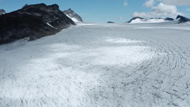 Drone Survolant Les Montagnes Enneigées Troms Finnmark Norvège — Video