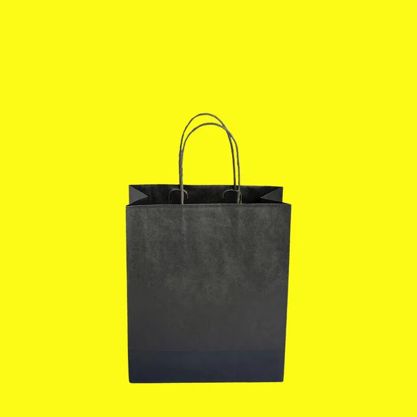 Paper Shopping Bag Isolated Yellow Background Mockup — Stockfoto