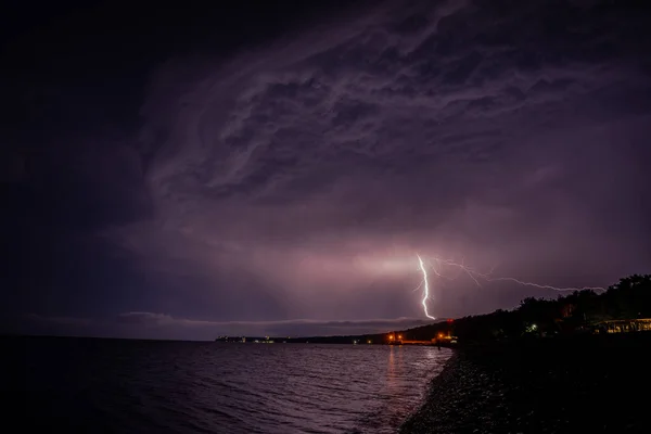Lightning over the sea at night in the south Rechtenvrije Stockafbeeldingen