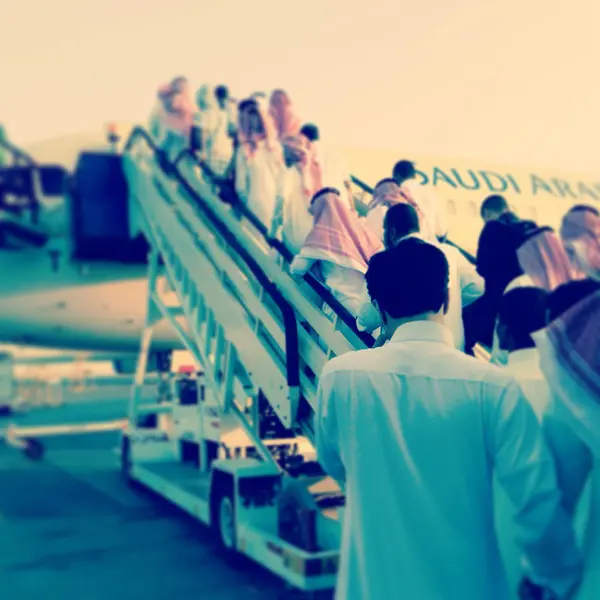 Αεροπλάνο entring επιβάτες να ταξιδέψουν — Φωτογραφία Αρχείου
