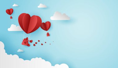 Kağıt sanatı aşk ve sevgililer günü kağıt kalp balonu ve hediye kutusu mavi gökyüzünde yüzüyor. Duvar kağıdı, davetiye, poster, pankart için kullanılabilir. Vektör tasarımı.