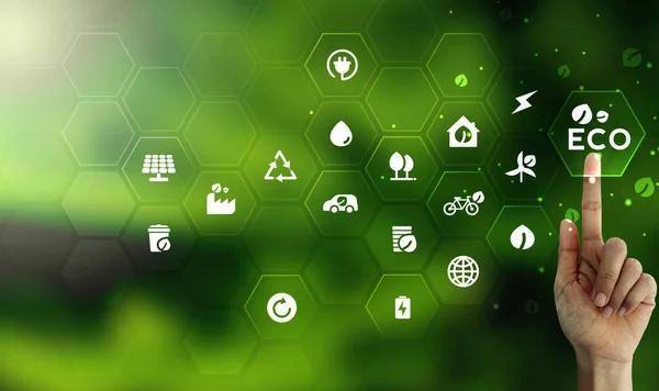 Eco Technologie Milieutechnologieconcept Met Milieu Iconen Netwerkverbinding Groene Bladenergiebronnen Voor — Stockfoto