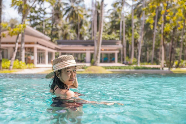 Happy Asian Woman Red Swimsuit Straw Hat Relaxing Swimming Pool — Stock Photo, Image