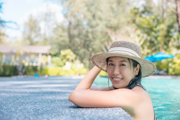 Happy Asian Woman Red Swimsuit Straw Hat Relaxing Swimming Pool — Stock Photo, Image