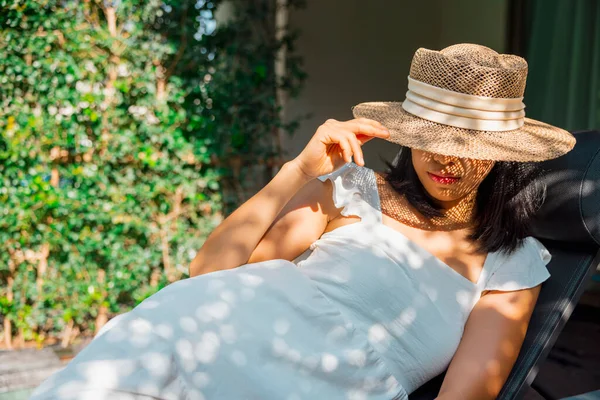 Portrait Beautiful Traveler Asian Woman White Dress Straw Hat Relaxing — Stock Photo, Image