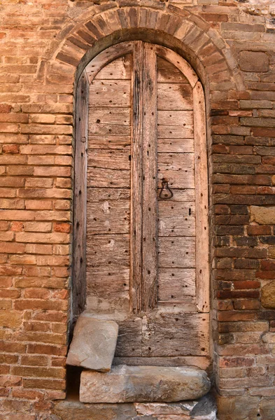 Italian wooden door — Stock Photo, Image