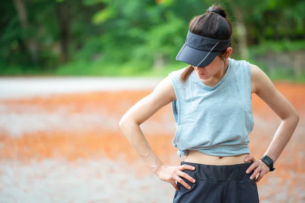 Portrait Une Jeune Coureuse Portant Des Vêtements Sport Préparant Avant — Photo