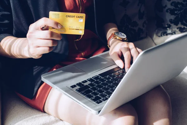 Close Business Woman Holding Credit Card Using Laptop Online Shopping — Stock fotografie
