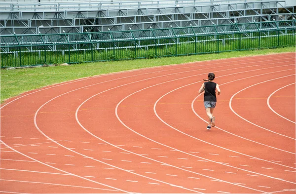 Achteraanzicht Van Jonge Atleet Hardloper Vrouw Rennend Renbaan Het Stadion — Stockfoto