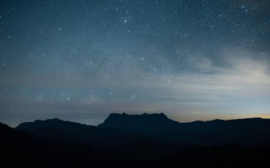 Tayland 'ın Chiang Mai bölgesindeki Doi Luang Chiang Dao Dağı' nın görüntüsü. Doi Luang Chiang Dao dağı Tayland 'ın en yüksek 3. dağıdır..