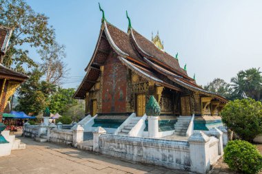 Laos 'un kuzeyindeki UNESCO dünya mirası kasabası Luang Prabang' daki ikonik tapınak Wat Xieng Tangası..