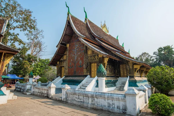 Laos 'un kuzeyindeki UNESCO dünya mirası kasabası Luang Prabang' daki ikonik tapınak Wat Xieng Tangası..