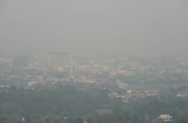 Kötü hava kirliliği (PM2.5) Tayland 'ın kuzeyindeki Chiang Rai kasabasını kapladı. PM2.5 seviyesi hava kalitesinin sağlığa zararlı olduğu anlamına geliyor..