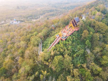Wat Phra 'nın hava manzarasına göre Doi Phra Chan Tayland' ın Lampang bölgesindeki tepelerdeki en güzel Budist tapınaklarından biridir..