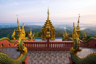 Wat Phra 'nın resmi, Doi Phra Chan' ın Tayland 'ın Lampang bölgesindeki tepelerdeki en güzel Budist tapınaklarından biridir..