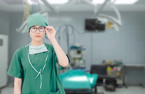 Portrait Infirmière Asiatique Intelligente Debout Dans Salle Opération Hôpital Prêt — Photo