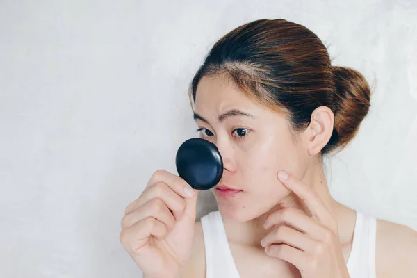 Portrait Asian Woman Worry Her Face She Saw Problem Acne — Fotografia de Stock