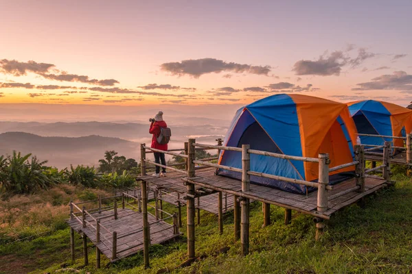 Woman Photographer Traveling Looking Beautiful View Mountains Range Doi Sango — Photo