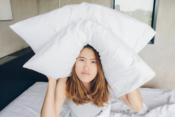 Young Beautiful Asian Woman Hates Waking Early Morning Sleepy Girl — Foto de Stock