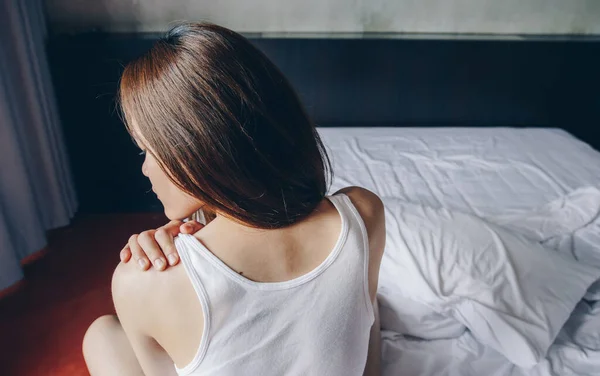 Portrait Young Asian Woman Sitting Bed Having Shoulder Pain Stretching — 图库照片