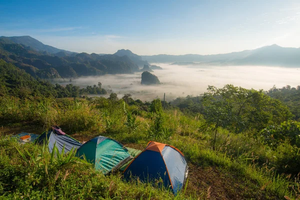 Camping Point Beautiful Sunrise View Limestone Mountains Sea Fog Phu — Foto de Stock