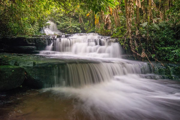 Beautiful Landscape Mun Daeng Waterfalls Rainforest Phu Hin Rong Kla — Foto de Stock