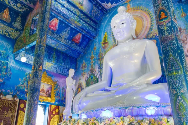 Ikonisk Vit Buddha Staty Wat Rong Suea Tio Berömda Turistattraktionen — Stockfoto