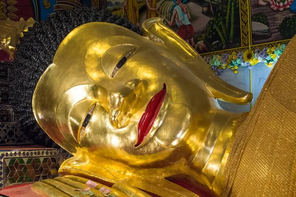 Den Stora Lutande Buddha Statyn Wat Phra Non Mae Kha — Stockfoto