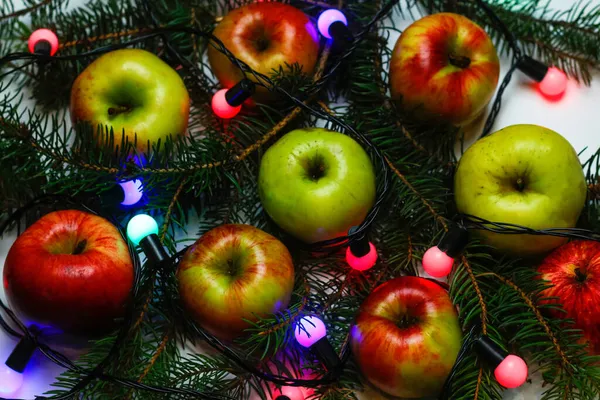 Many Red Yellow Organic Apples Festive Christmas Tree Background Bulb — Stock Photo, Image