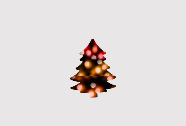 Desenfocar fondo abstracto árbol de navidad. Arte Navidad árbol papel corte diseño tarjeta vintage. Vacaciones, abstracto. Bokeh multicolor en el interior.Fuera de foco —  Fotos de Stock