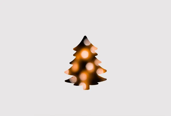 Αποεστίαση αφηρημένο φόντο χριστουγεννιάτικο δέντρο. Τέχνη χριστουγεννιάτικο δέντρο χαρτί κοπής σχεδιασμό vintage κάρτα. Διακοπές, αφηρημένες. Κίτρινη μουστάρδα bokeh μέσα. — Φωτογραφία Αρχείου