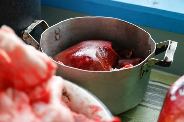 Pig Heart Lungs Aluminum Plate Pork Meat Concept Close Pig — Foto de Stock