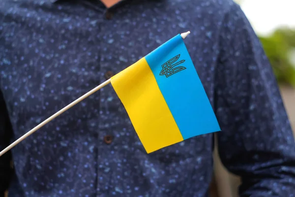 Фотографія Прапора України Закріплений Махаючи Прапором України Гербом Знак Прапора — стокове фото
