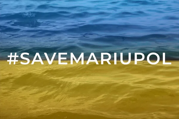 Mariupol kavramını sakla. Ukrayna bayrağı. Ukrayna savaşı. Okyanus dalgalı dramatik deniz manzarası. Fırtınalı karanlık deniz manzarası. Su arka planının yüzeyi Seçici odak — Stok fotoğraf