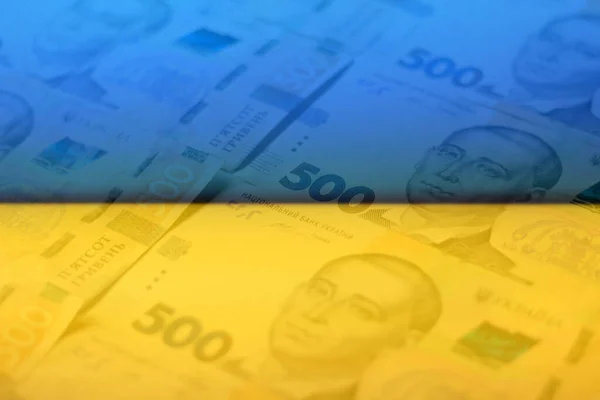 Defocus Ukrayna parası. 500 Hryvnia banknotunun geçmişi. Yakın çekim görüntüsü. Ukrayna ekonomisi. Kağıt para. Ukrayna bayrağı. Odaklanamıyorum.
