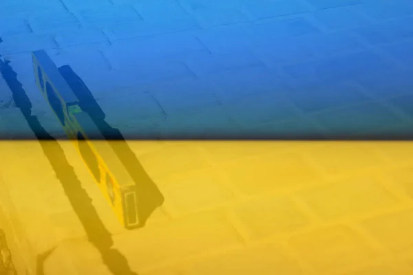 铺石路的黄灵层 单调的浅灰石板铺在地面上 纹理背景 建筑业 重建乌克兰 注意力不集中 — 图库照片