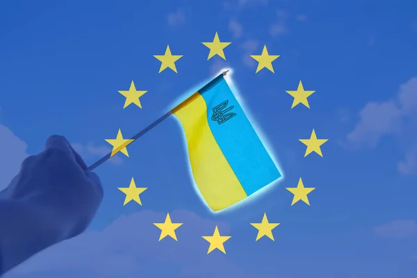Расширение Европейского Союза Украины Большой Национальный Символ Трепещущий Голубом Небе — стоковое фото