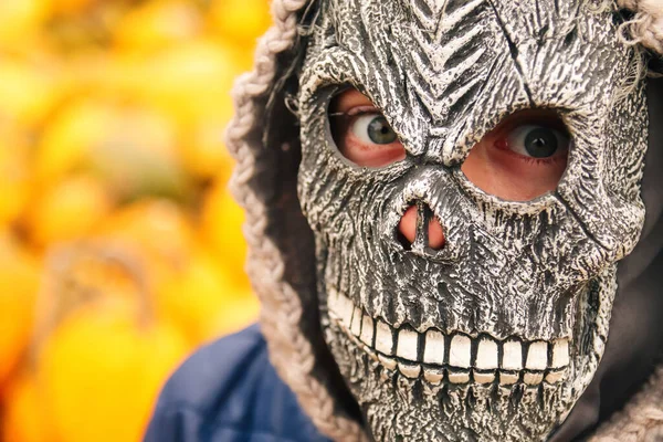 Defocus Halloween People Portrait Person Grim Reaper Mask Standing Yellow — Φωτογραφία Αρχείου
