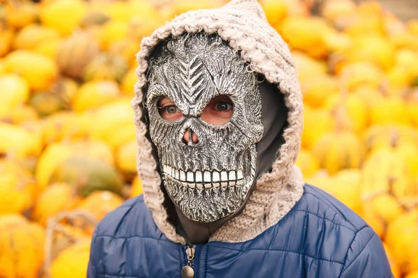 Defocus Halloween People Portrait Person Grim Reaper Mask Standing Yellow — Zdjęcie stockowe