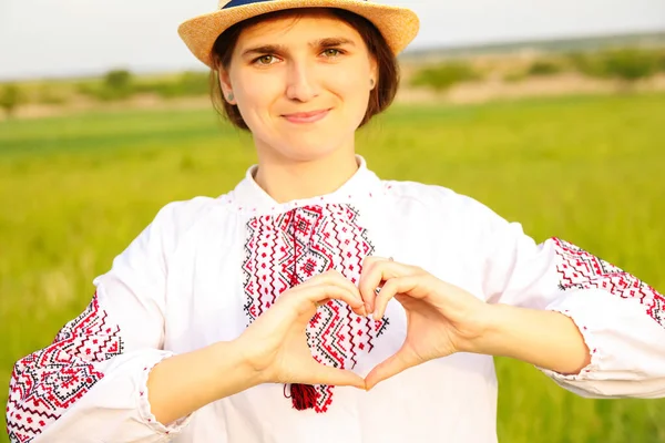 Defocus Young Ukrainian Woman Portrait Meadow Nature Background Showing Sign — Photo