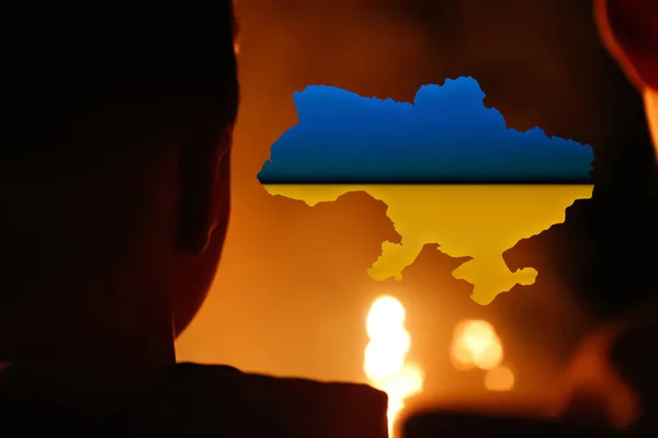 Defocus Ukrajina Muž Vlajka Oranžovém Pozadí Ohně Obrovská Extrémně Horká — Stock fotografie